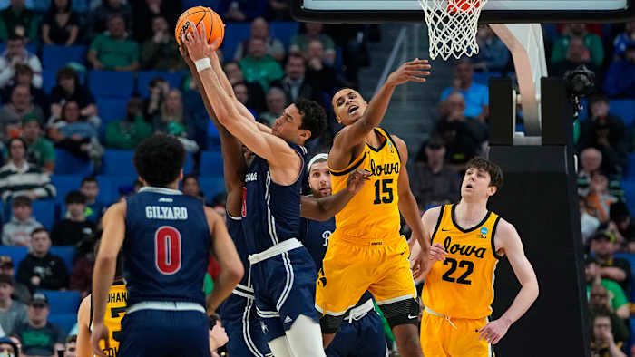 Richmond Spiders forward Tyler Burton (3) grabs a rebound against Iowa Hawkeyes forward Keegan Murray.
